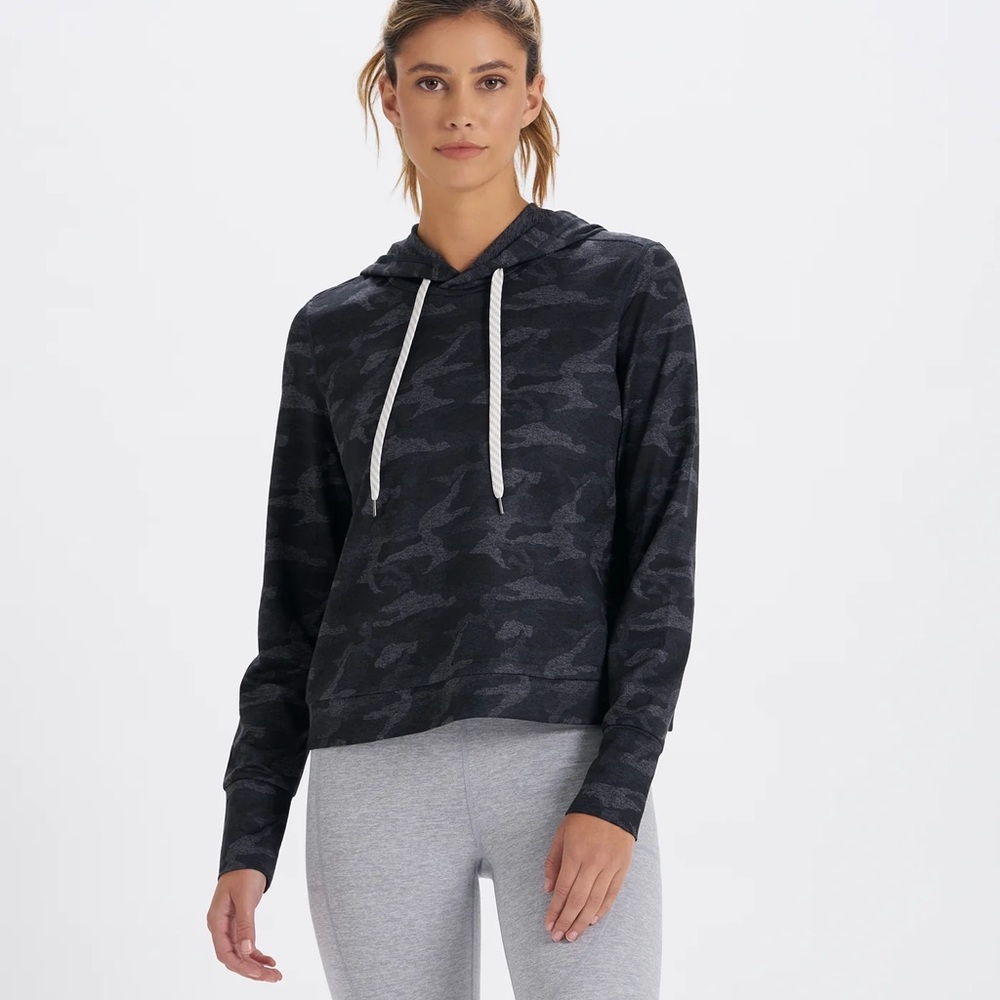 Vuori Performance Jogger & Essential Hoodie